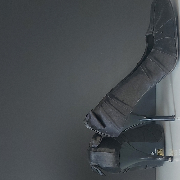 Le chateau Black Satin Pumps with Bow - Picture 1 of 3